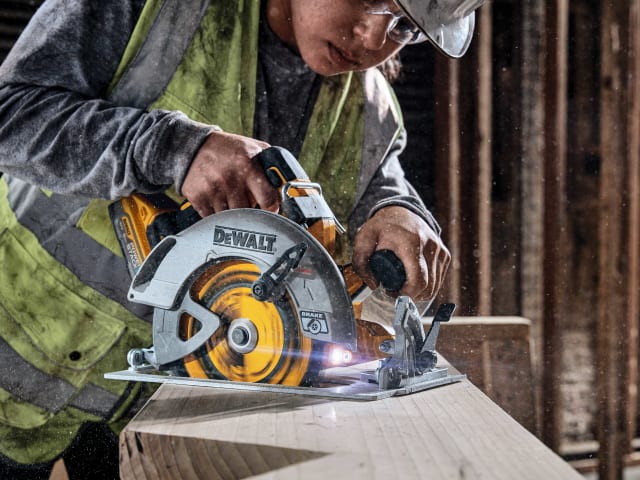 Dewalt DCS573H2T XR Advantage Circular Saw 190mm 18V 2 x 5.0Ah POWERSTACK™ Li-ion - KeansClaremorris